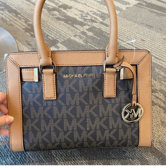 Michael Kors Bag (Dillon) NWT - Picture 2 of 5